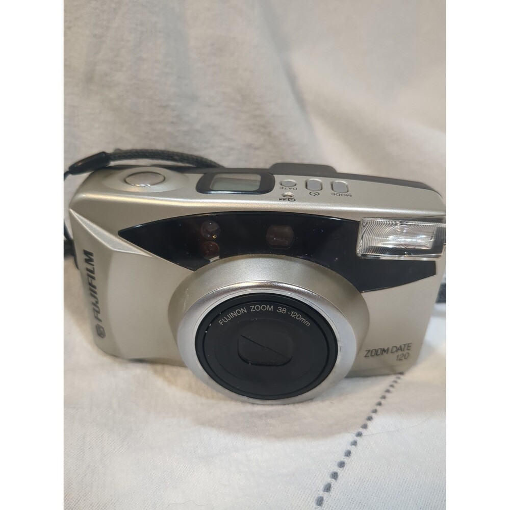 Vintage Fujifilm 120 camera 38 to 120 mm good condition not tested